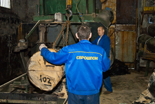 Розпиловка колод на верстаті