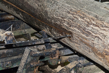 Процес розпиловки сировини для шпону