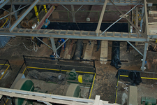 Корування колод перед порізкою