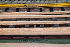 Процес стругання шпону на верстаті