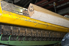 Стругальний верстат для виробництва шпону