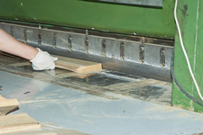 Гільйотина для обрізки шпону