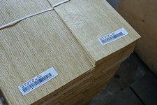 Упаковка палет зі шпоном